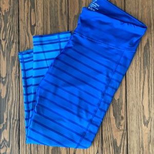 EUC Vibeyard Vines Ombré Capris